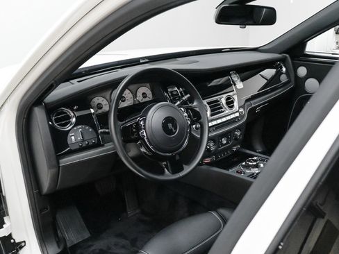 Used 2016 Rolls-Royce Ghost image 7