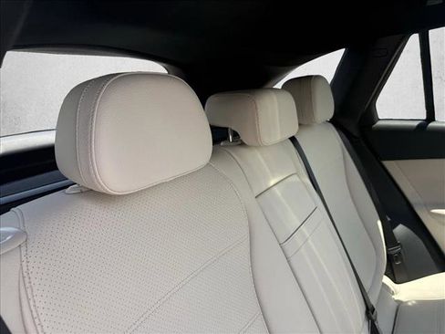 Used 2025 Mercedes-Benz GLC 300 image 22