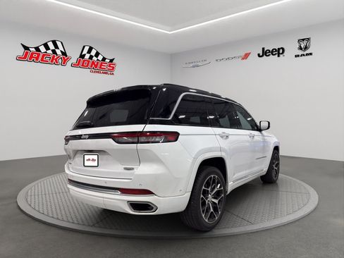 Used 2024 Jeep Grand Cherokee Summit AWD/4WD image 9