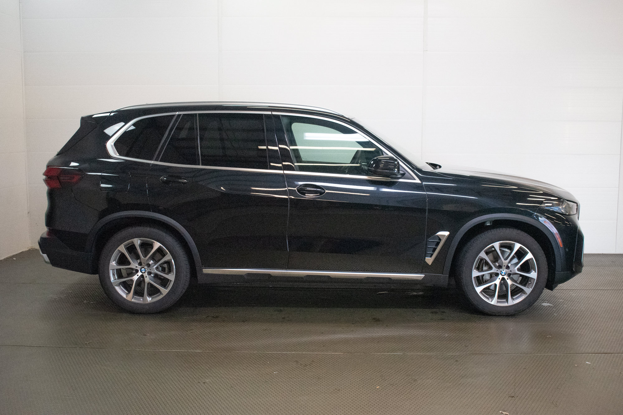 Used 2026 BMW X5 xDrive40i w/ Climate Comfort Package AWD/4WD image 3