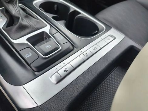 Certified 2024 Kia Carnival LX image 22