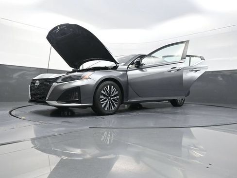 Used 2024 Nissan Altima 2.5 SV FWD image 31