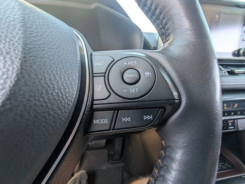 Used 2019 Toyota RAV4 Limited image 21