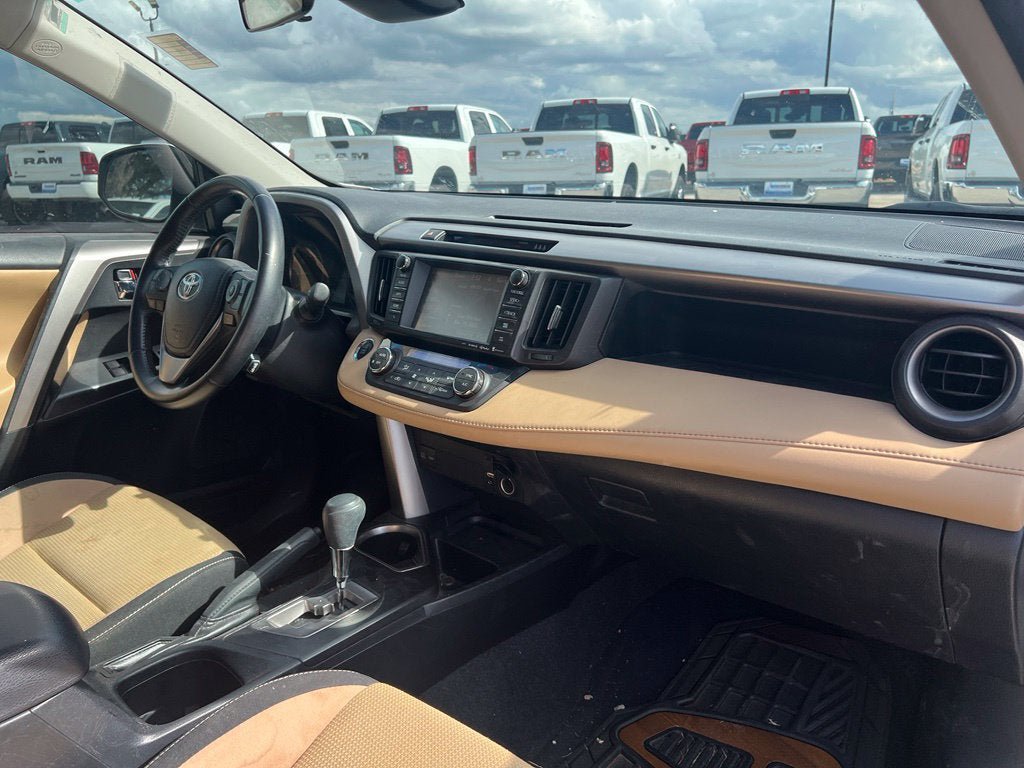 Used 2017 Toyota RAV4 XLE FWD image 26