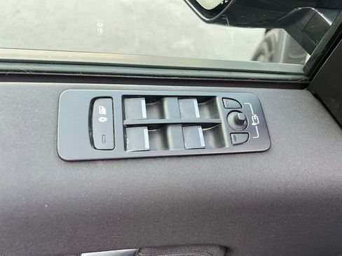 Used 2023 Land Rover Discovery Sport S image 27