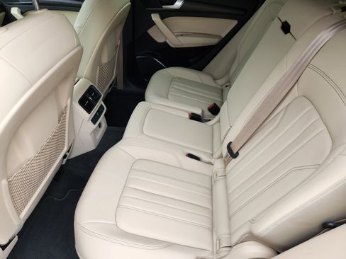 Used 2021 Audi Q5 Premium w/ Convenience Package image 10