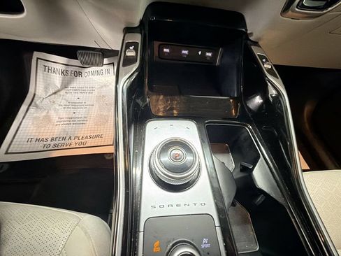 Used 2022 Kia Sorento SX AWD/4WD image 16