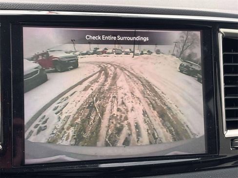 Used 2024 Chrysler Pacifica Touring-L image 21