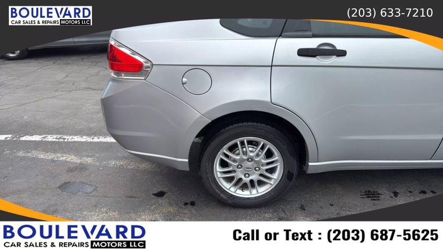 Used 2010 Ford Focus SE FWD image 11