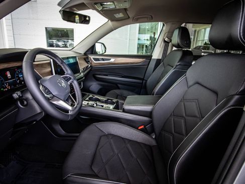 Used 2024 Volkswagen Atlas SE FWD image 24