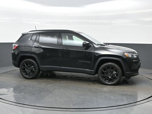 New 2026 Jeep Compass Latitude AWD/4WD image 10
