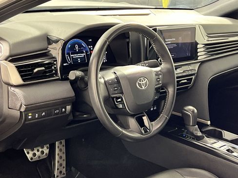 Used 2025 Toyota Camry SE image 16