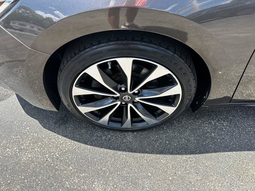 Used 2016 Nissan Maxima SR FWD image 2