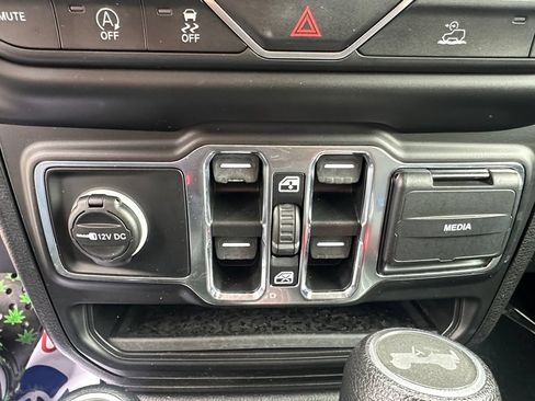 Used 2021 Jeep Wrangler Unlimited Sport AWD/4WD image 19