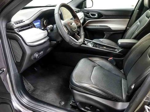 Used 2023 Jeep Compass Limited AWD/4WD image 9