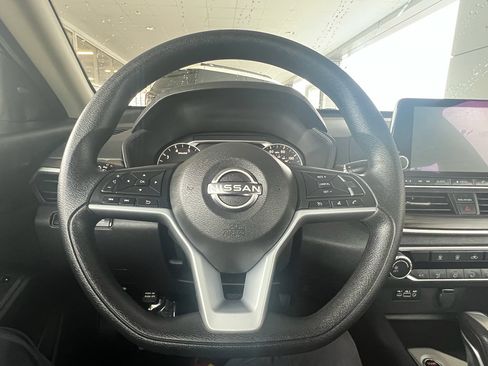 Used 2025 Nissan Altima 2.5 SV FWD image 21
