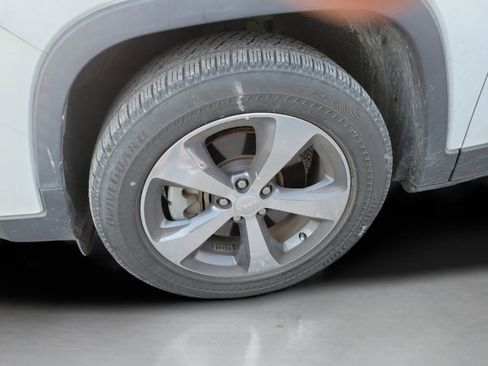 Used 2019 Jeep Cherokee Limited w/ Luxury Group image 30