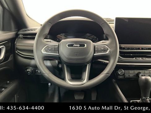 Used 2024 Jeep Compass Trailhawk image 12