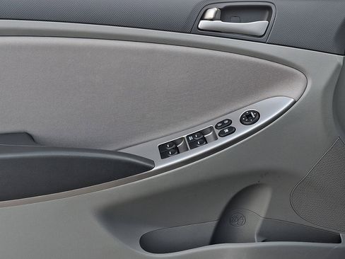 Used 2015 Hyundai Accent GLS w/ Option Group 02 image 14