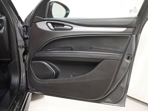Used 2022 Alfa Romeo Stelvio Veloce image 32