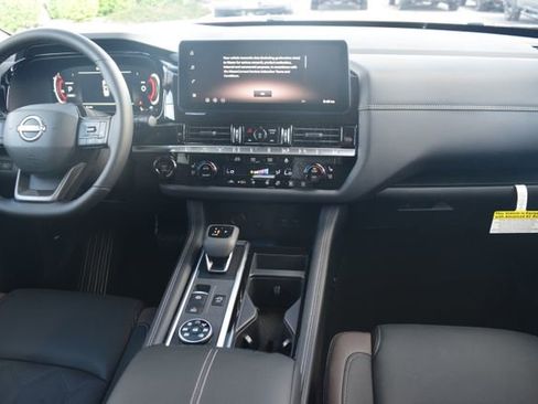 New 2026 Nissan Pathfinder Platinum AWD/4WD image 14