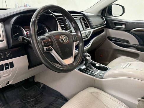 Used 2014 Toyota Highlander Limited FWD image 12