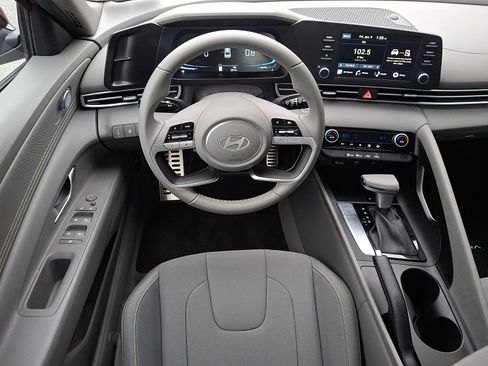 Certified 2025 Hyundai Elantra Sport image 12