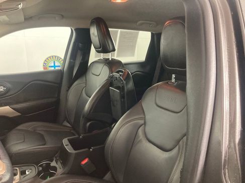 Used 2018 Jeep Cherokee Limited w/ Technology Group image 10