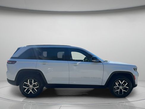 Used 2025 Jeep Grand Cherokee Limited w/ Trailer Tow Package image 32