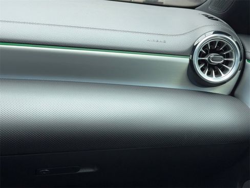 Used 2025 Mercedes-Benz CLA 250 image 20