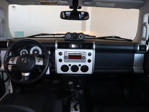 Used 2014 Toyota FJ Cruiser 4WD image 25