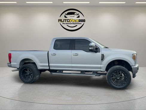 Used 2019 Ford F250 XLT w/ XLT Premium Package AWD/4WD image 8