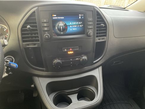 Used 2023 Mercedes-Benz Metris image 30