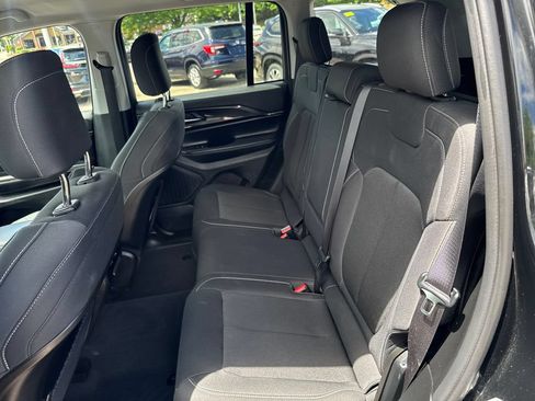 Used 2023 Jeep Grand Cherokee Laredo AWD/4WD image 33