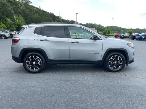 Used 2022 Jeep Compass Latitude w/ Sun and Sound Group FWD image 4