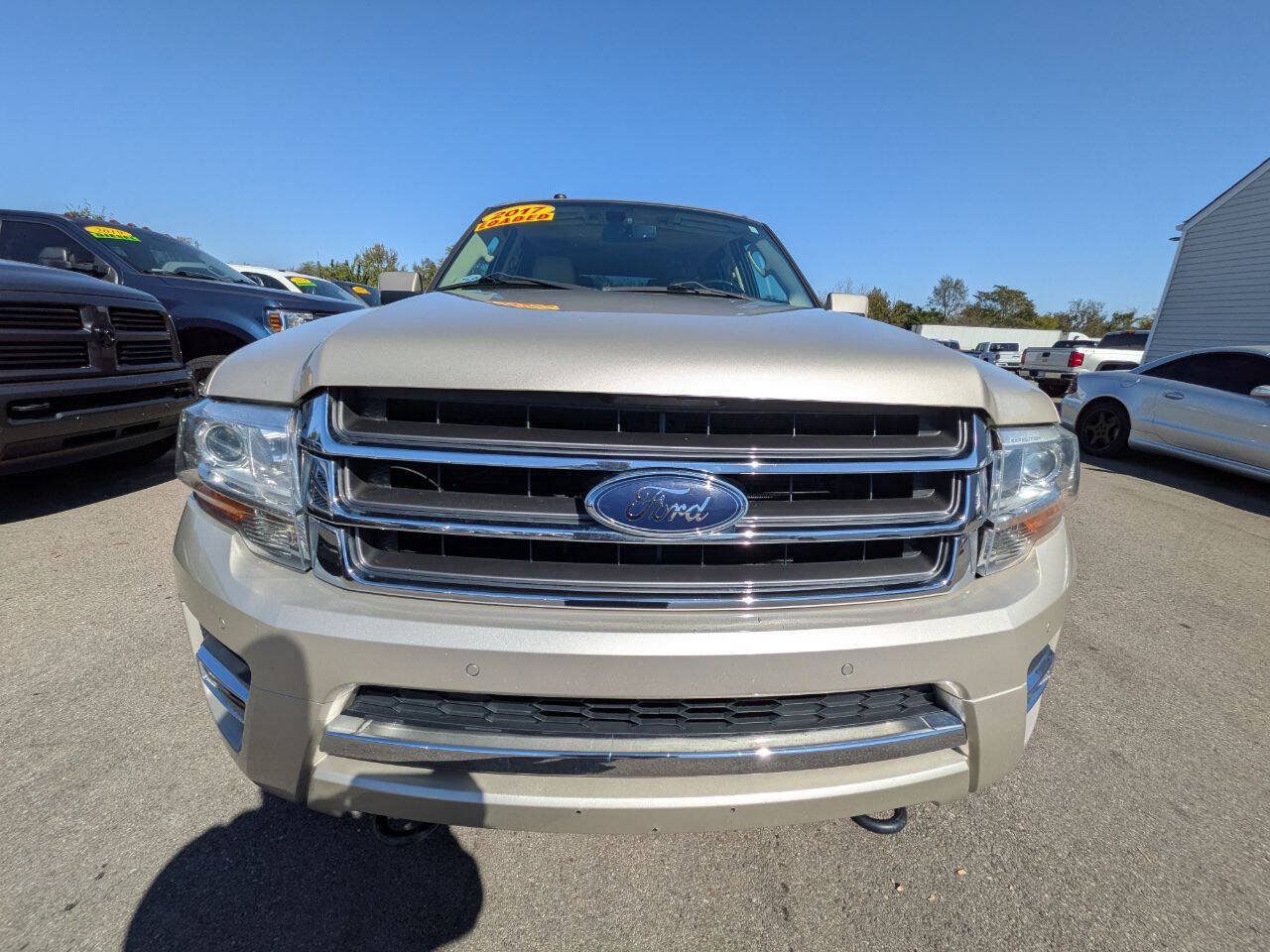 Used 2017 Ford Expedition Limited w/ Equipment Group 301A AWD/4WD image 4
