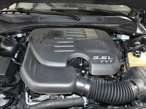 Used 2018 Dodge Charger GT image 31