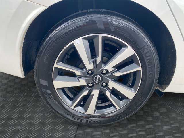 Used 2025 Nissan Versa SV FWD image 33