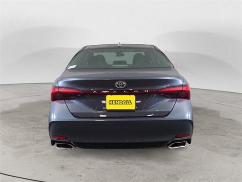 Used 2022 Toyota Avalon XLE image 4