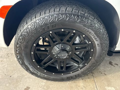 Certified 2023 GMC Yukon AT4 image 7