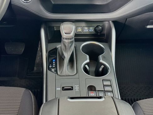 Used 2023 Toyota Highlander LE image 38