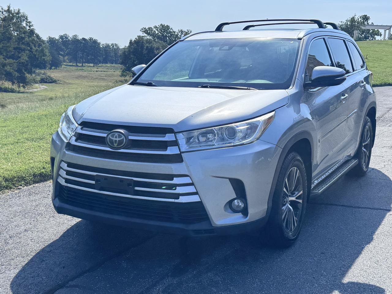 Used 2018 Toyota Highlander XLE AWD/4WD image 3