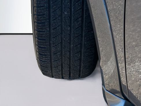 Used 2023 Nissan Armada SL w/ Captain's Chairs Package image 43