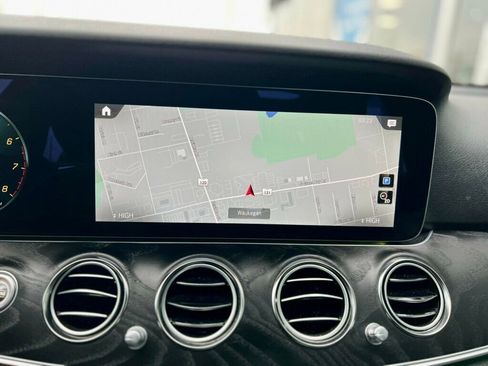 Used 2023 Mercedes-Benz E 350 4MATIC Sedan image 19