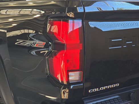 Used 2025 Chevrolet Colorado ZR2 w/ Technology Package AWD/4WD image 37