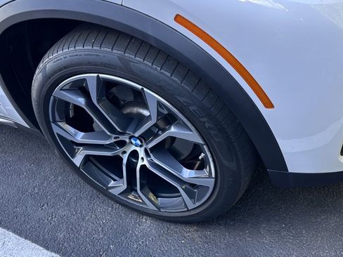 Used 2023 BMW X5 xDrive40i w/ Premium Package image 3