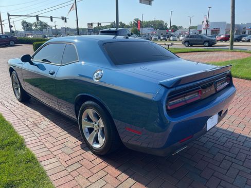 Used 2022 Dodge Challenger SXT w/ Driver Convenience Group image 10