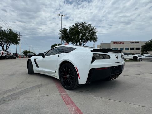 Used 2015 Chevrolet Corvette Z06 w/ 3LZ Preferred Equipment Group RWD image 3
