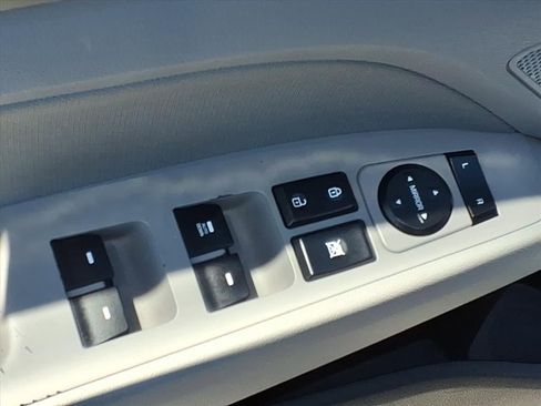 Used 2017 Hyundai Elantra SE image 20