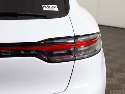 Used 2025 Porsche Macan image 20